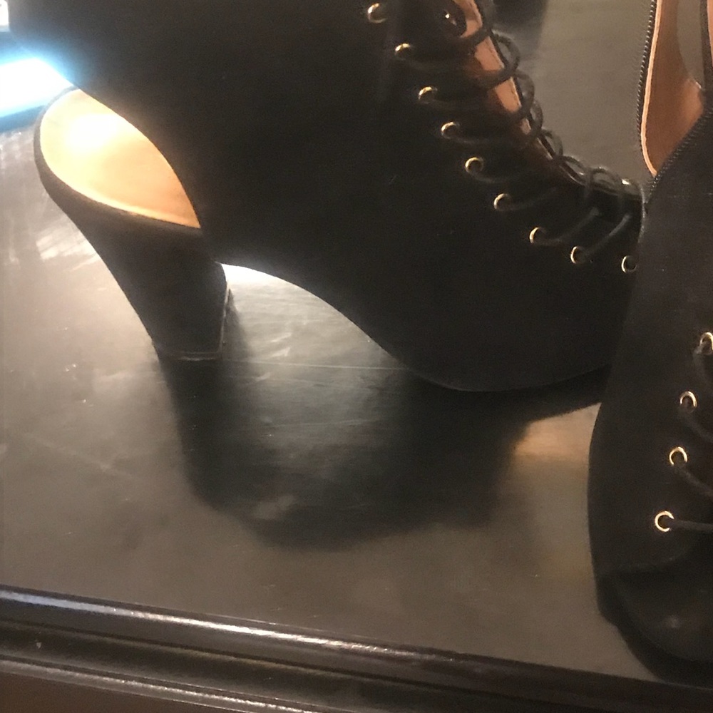 Shoes - Picture 4 of 5